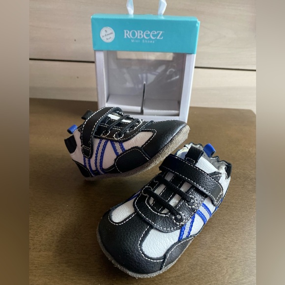 Robeez Baby Walker Shoes - Black and White - Picture 7 of 7